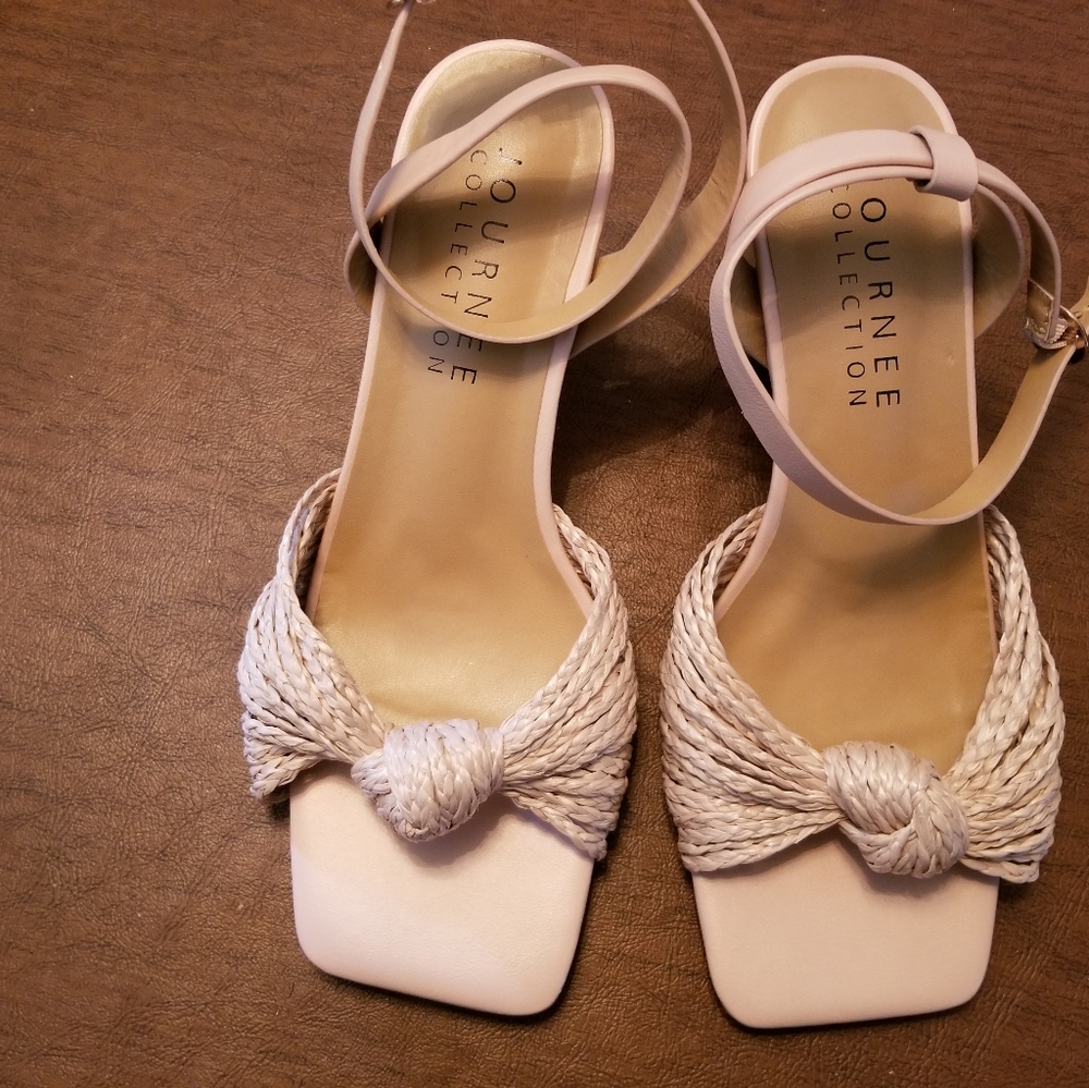 NWT Journee off white Galinda sandals size 7. Beautiful!